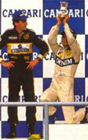 Piquet, irônica e sacana como de habitual, ao lado de Senna.