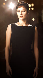 Marion Cotillard interpreta Luisa, atriz que deixa de lado a carreira por causa do marido cineasta.